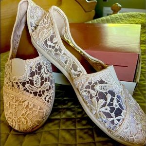 Joe Boxer lace flats size 8